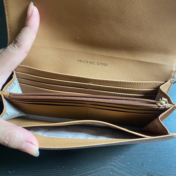 Mk Micheal Kors wallet - Picture 4 of 10